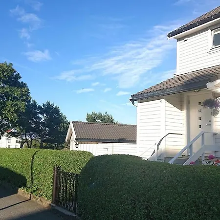 By The Sea 아파트